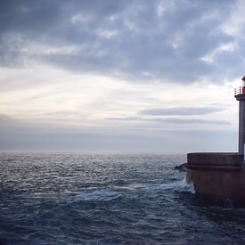 Vuurtoren bij Porto van Manon Sloetjes