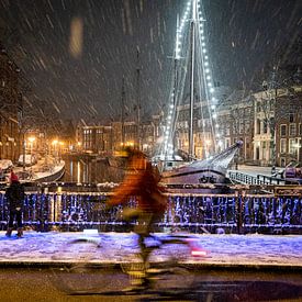Sneeuw op de A Brug in Groningen van Jaspar Moulijn