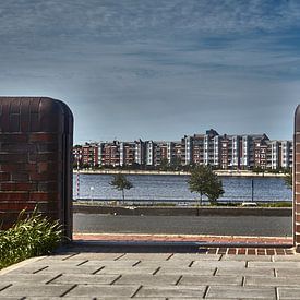 Wilhelmshaven-gezicht naar de zuidelijk gelegen stad over de Bontekai van Rolf Pötsch