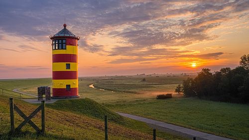 Zonsopkomst bij de vuurtoren van Pilsum