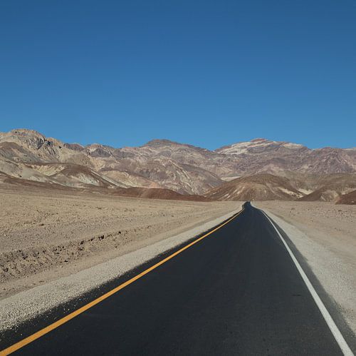 Route dans le désert