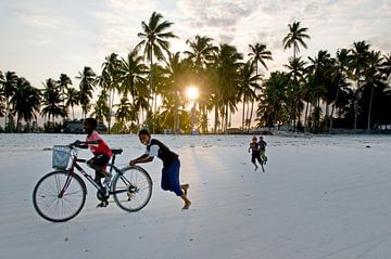 Fietsen op het strand