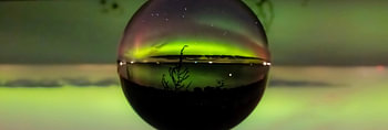 Polarlicht in der Glaskugel – Nordlicht Fotografie