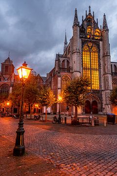 Leiden - Hooglandse kerk op een herfstige avond (0090) van Reezyard