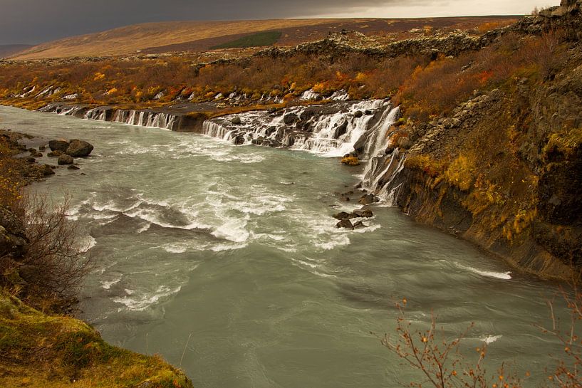 Wasserfall in Island, Hraunfossar von Karijn | Fine art Natuur en Reis Fotografie