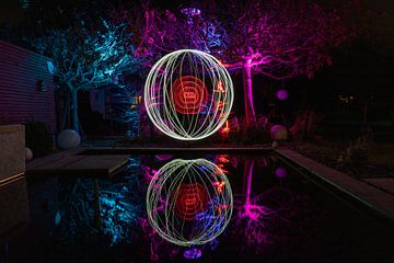 Lichtschildering met kleurrijk verlichte bomen van Reiner Conrad