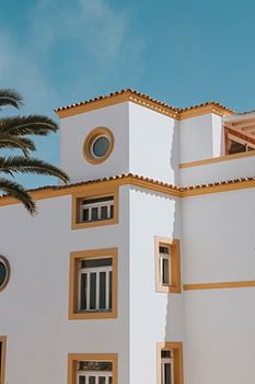 Charaktervolle Immobilie in der Altstadt von Ibiza, Dalt Vila. Quadratisches weißes Gebäude mit gelben Details