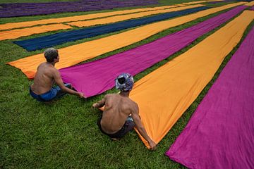 Drying the cloths on the grass by Anges van der Logt