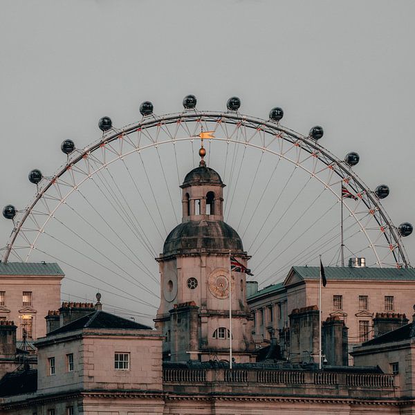 "Cadre du temps. Le London Eye derrière l'architecture historique" par Pitkovskiy Photography|ART