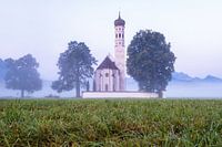 Kerk St. Coloman bij Schwangau in de mist