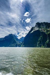 The Mountains of Milford Sound, Nieuw Zeeland van Ricardo Bouman