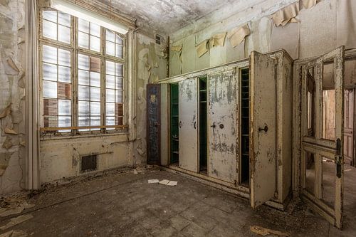 The old cabinet wall