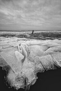 Kruiend ijs op het IJsselmeer bij Stavoren! van Peter Haastrecht, van