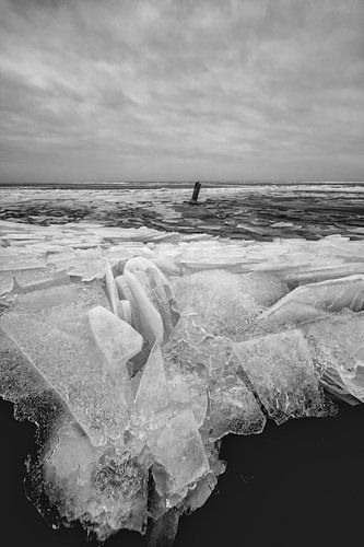 Kruiend ijs op het IJsselmeer bij Stavoren!