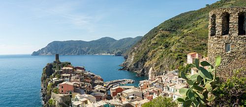 panorama van Vernazza, Cinque Terre, Italy van Jan Fritz