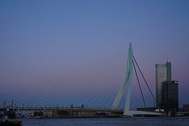  erasmus brug by night