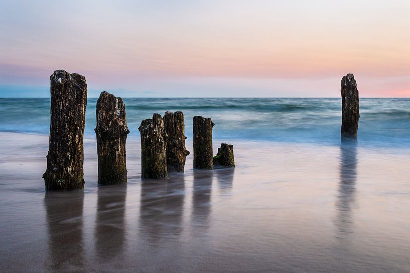 Buhnen an der Küste der Ostsee bei Kühlungsborn von Rico Ködder