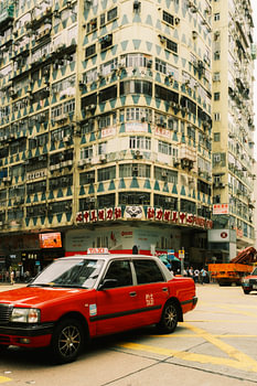 City life and contrasts: taxi in front of iconic architecture