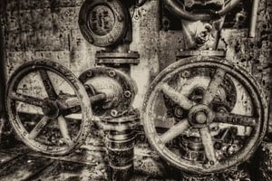 Zwart wit afsluiter in de Dongecentrale Geertruidenberg voormalige elektriciteitscentrale later verv