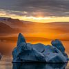 Coucher de soleil à Jökulsárlón dans le sud de l'Islande sur Gerry van Roosmalen