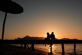Ruhe an der Küste – Silhouette bei Sonnenuntergang von First Designs