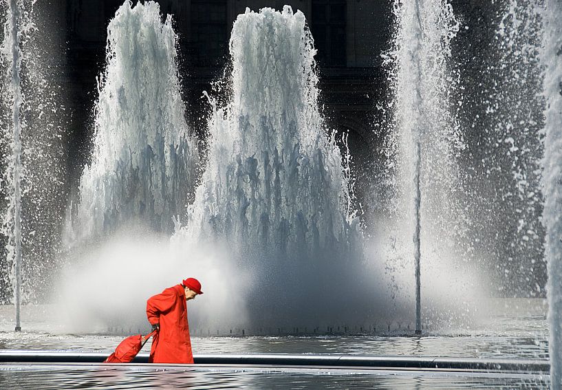 Brunnen am Louvre von Marcel van Balken