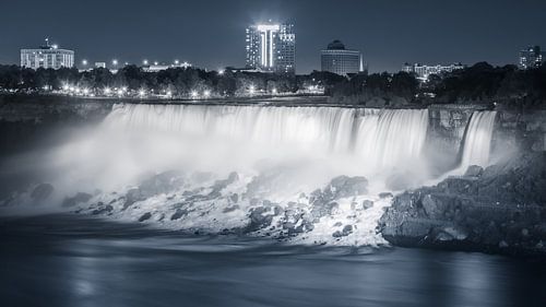 American Falls, in Zwart-Wit, met een vleugje blauw