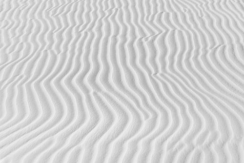 Labyrint van zand in een duin in de Sahara in Mauritanië