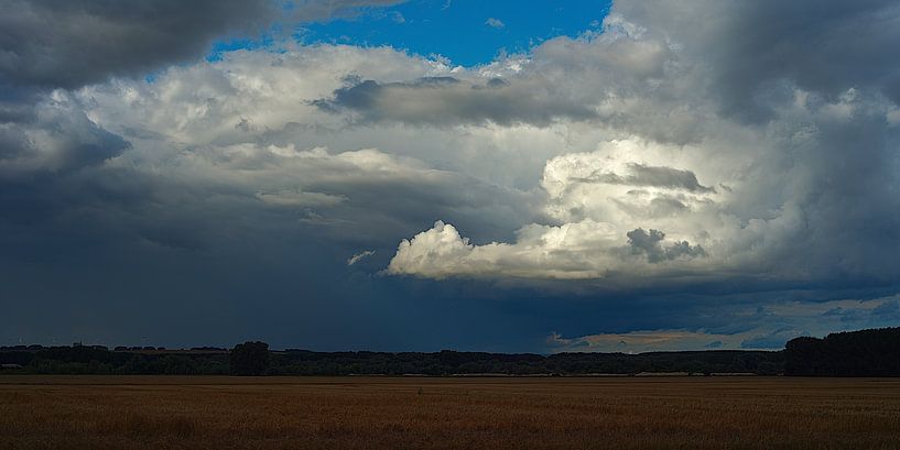Cloud formation by Steffi Hommel
