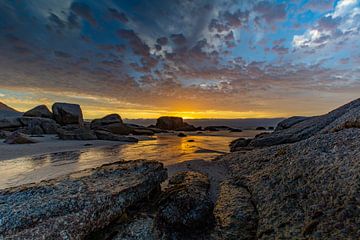 Zonsondergang, Bloubergstrand Beach, Zuid-Afrika van Willem Vernes