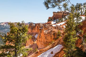 Hoge kliffen in Bryce Canyon National Park van Peter Leenen