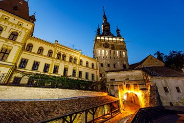 Sighisoara in Transsylvanië Roemenië van Roland Brack