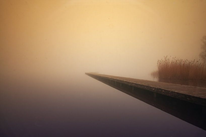 Sunrise on the Zuidlaardermeer, in the fog by Gert Hilbink