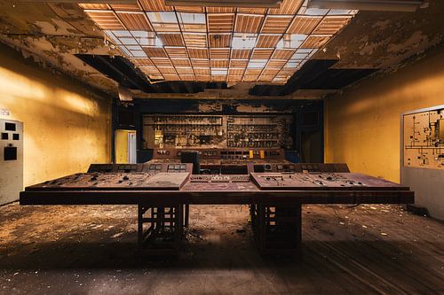 Salle de contrôle abandonnée Akers : Echo de l'énergie