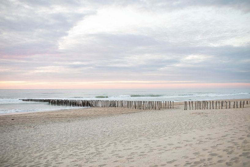 Strand met paalhoofden | Zeeuwse kust van Andrea Labeur