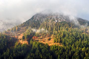 Lumière d'automne dorée sur les montagnes sur Daniel Gastager
