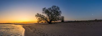 Waalstrand dag en nacht van Jeroen Lagerwerf