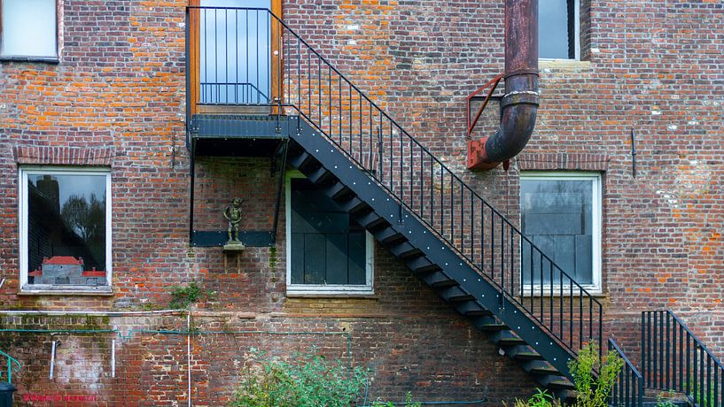 Wall and stairs by Diederik De Mezel