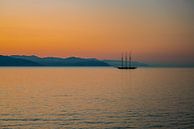 Zeilboot voor de Ligurische kust van Leo Schindzielorz thumbnail