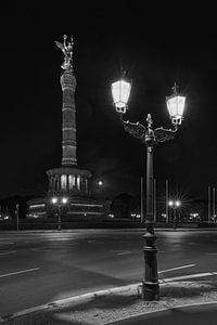 Nachtaufnahme Siegessäule am Großen Stern in Berlin