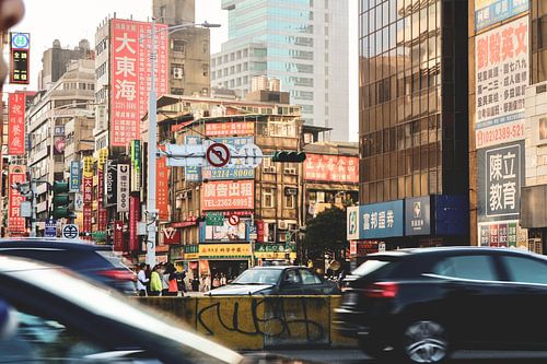 Rue à Taipei. La couleur.