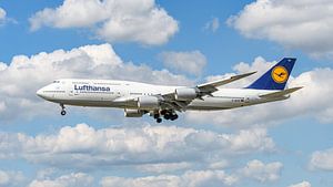 Landung einer Lufthansa Boeing 747-8 Passagiermaschine.