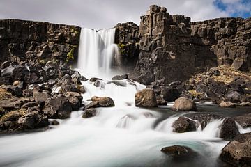 Öxarárfoss waterval in IJsland (horizontale oriëntatie) van Tim Emmerzaal