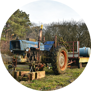 Oude tractor op volkstuin van Hendrik-Jan Deelstra