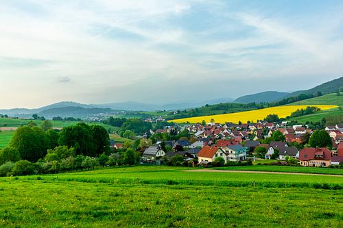 Zomer fietstocht door het Schmalkalden platteland naar Werratal bij Fambach - Thüringen - Duitsland