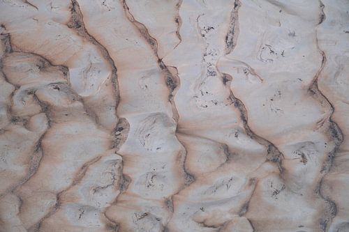 Abstract zand patroon in Frankrijk. Beige en terracotta zen natuurfotografie.