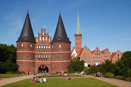 Holstentor und Petrikirche, L�beck, Schleswig-Holstein, Deutschland, Europa