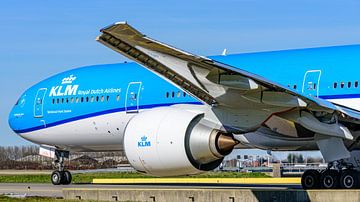 KLM Boeing 777-300 auf dem Weg zur Polderbaan. von Jaap van den Berg