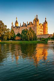 Schloss in Schwerin am Abend von Martin Wasilewski