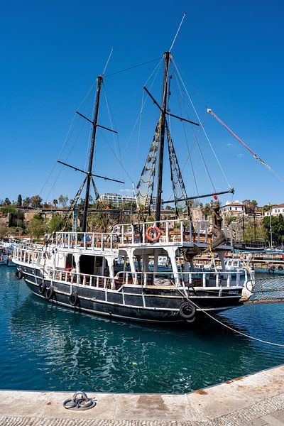 Antalya Hafen mit historischen Segelbooten von Photo Art Thomas Klee